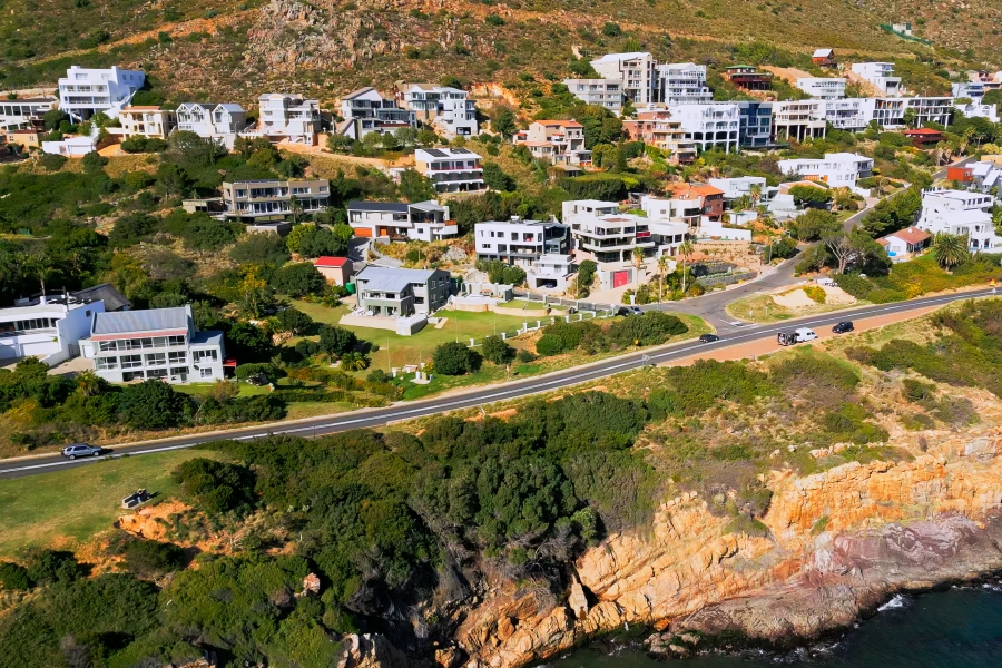 7 Bedroom Property for Sale in Mountainside Western Cape